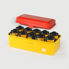 Kodak Filmdose 120/135 base yellow, cap red (für 8 Rollen 120 oder 10 Rollen 135 Filme) - doppelreihig-